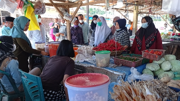 Nevi Zuairina kunjungi pasar tradisional